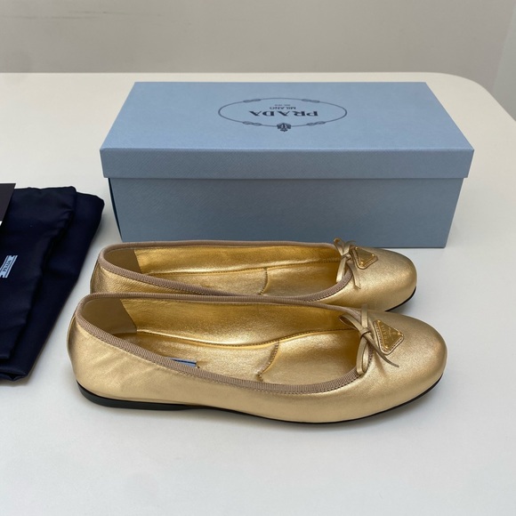 Prada Triangle-Logo Ballet Flats in Platine Gold sz 37.5 New in Box - Picture 2 of 9